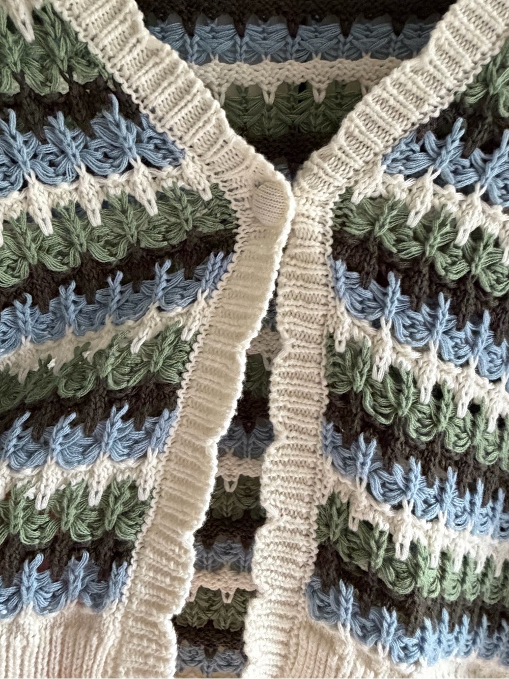 RSQ - Striped Cropped V-Neck Sweater Cardigan - Picture 4 of 5
